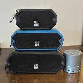 At-lp120 Altec Lansing Bluetooth Boombox Bundle Black Blue Silver Usb Aux Connectivity