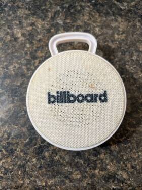 Qui002825 Billboard Bb2439 Used White Bluetooth Portable Speaker With Charger