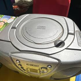 353815 Curtis Portable Cd Player Am/fm Radio Stereo Boombox Silver Wired Headphone Jack