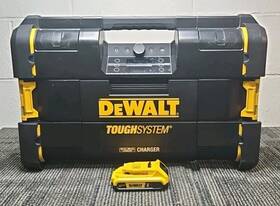 Dwst08820 Dewalt Tools Toughsystem 2.0 Bluetooth Radio/charger Battery - Read