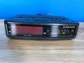 Ak2777 Emerson Ipl8bn Am/fm Digital Led Alarm Clock Radio Snooze Tested Read