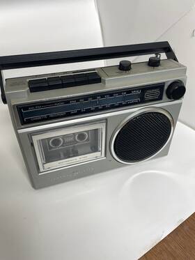 3-5240-b Ge Vintage General Electric Portable Am/fm Radio Cassette Recorder Model