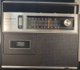 M8530 Ge Vintage General Electric Am/fm Radio Cassette Recorder Boombox Model Works