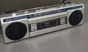 3-52838 General Electic Model Am/ Fm Cassette Player Travel Boom Box