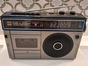 3-5223a General Electric Vtg 1981 Portable Am/fm Radio Cassette Recorder Boombox