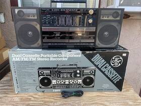3-5672 General Electric Boombox/ghetoblaster Cassette Player Working Watch Video