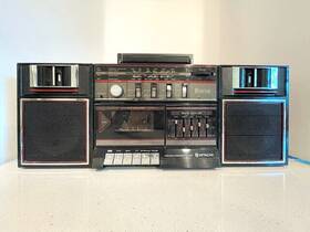 902w Hitachi Boombox Portable Component System Tape Deck And Radio Fm / Am
