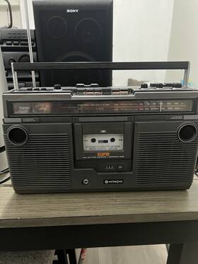 Trk-5280h Hitachi Trk-5280h. Turns On Radio Works Looks Nice See Photos