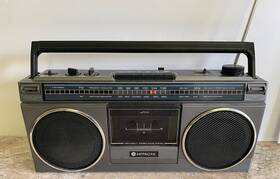 Trk-6101 Hitachi Vintage Boombox Am/fm Stereo Cassette Player And Recorder Works