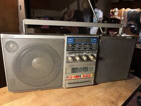 X3ii Hitachi Portable Boombox Radio Cassette Player Retro Design