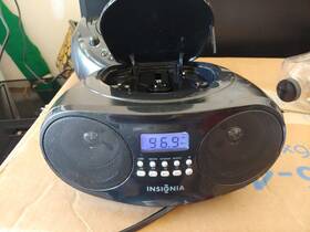 Ns-84111 Insignia Cd Player- Am/fm Radio Batteries Or Electric Headphones Great Condition