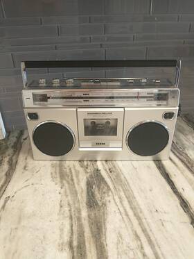 Ion 842655100991 Audio Retro Cassette Radio Boombox 14w-28w Bluetooth Usb Am/fm Vu Meters