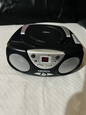 Cd-42 Jensen Portable Am/fm Cd Player Boombox Wired Black/silver