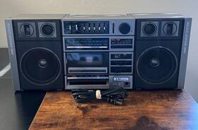 564.21942450 Lxi Series Vintage Sears Am/fm Radio/cassette Boombox As Is