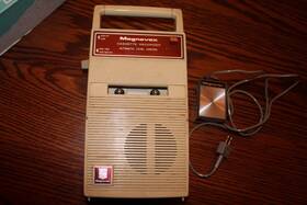 1v9022 Magnavox Vintage Cassette Recorder With Microphone/ Speaker Box