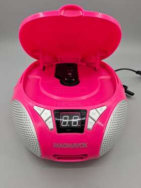 813403 Magnavox Portable Cd Player With Am/fm Radio Boombox Pink