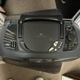 Az-8668 Magnavox Am/fm Cd Boombox 2-way Speakers 3-band Eq Black