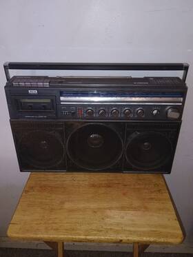 B8443 Magnavox Vintage Am/ Fm /sw Cassette Ghetto Blaster Boom Box Radio