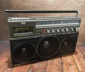 D8433 Magnavox Power Player Boom Box / 3 Amplifier Spatial Stereo 5 Speaker