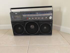 D844 Magnavox Vintage 3 Am Fm Cassette Player Boombox Five Speaker