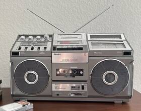 D-8714 Philips Boombox Radio Cassette Recorder