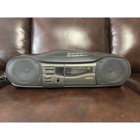 21350 Sanyo Vintage 1994 Z3 Boombox Cd Player Cassette Recorder Radio Dual Speakers