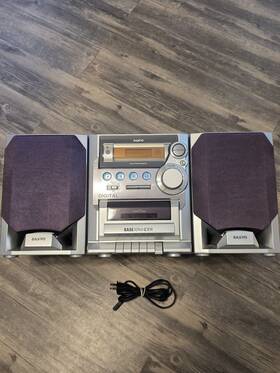 Sanyo Cwm-490 Bassxpander Cd Portable Radio Cassette Recorder