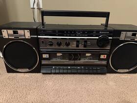 M-170 Sanyo Vintage Radio Cassette Player Boombox