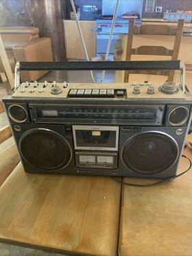 M-9884 Sanyo Vintage Boom Box