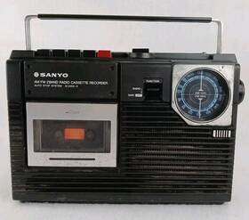 M2402-3 Sanyo Vintage Am Fm 2 Band Radio Cassette Recorder Tested Works Rare