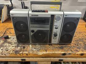 M9818f Sanyo M9818 Ghetto Blaster Boombox. Radio Cassette Tape