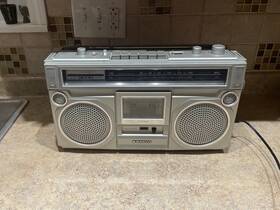 M9924 Sanyo Vintage Boombox Am/fm Cassette Portable Radio/ See Description