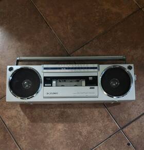 Mr-u4sx Sanyo Fm/am Stereo Radio Cassette Recorder A Vintage Boombox From 1981