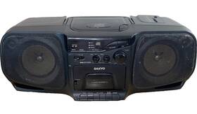 Sanyomcd-z17 Sanyo Mcd-z17 Am/fm Radio Cd Player And Cassette Boombox See Video -tested