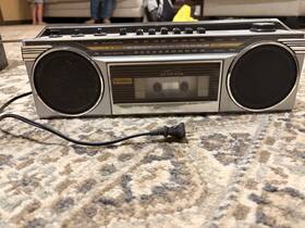 564.21802450 Sears Am/fm Boombox Cassette Tape Auto Stop Silver Black Ac/dc