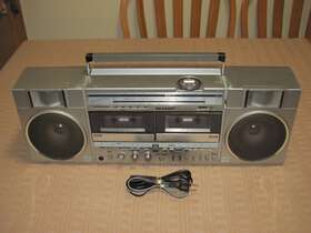 Gf-500z Sharp Vtg Am/fm/sw1/sw2 Cassette Boombox With Power Cord Parts Or Repair