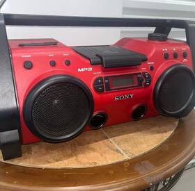25h10 Sony Radio Boombox Am/fm/cd/aux Heavy Duty Water Resistant
