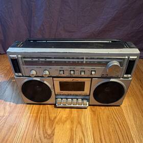St-1065 Stewart Am/fm Radio Cassette Tape Boombox Silver Black