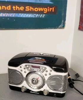 Sb2103bw Studebaker Retro Boombox Clock Radio Cd Player