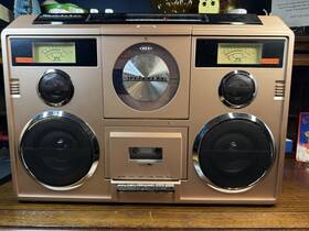 Sb2140s Studebaker Bluetooth Boombox Cd/am-fm Radio/cassette Recorder Rose Gold