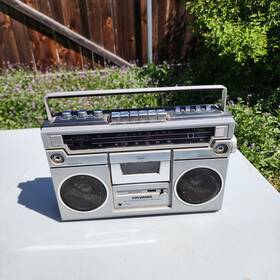 Sy4651 Sylvania Vintage Cassette Am/fm Boombox #