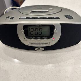 Z228t Zenith Portable Cd Player/boombox/alarm Clock. Working Condition Y2k Vintage