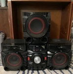 Lg CM4550 Mini Hi-fi System 700W Bluetooth Cd Dual Usb Stereo Black Red. Fixed Price $210.00.