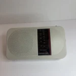 Soundesign Vintage Am/fm Portable Radio Model 2204 Sgy Dual Power White Open Box. Fixed Price $9.99.